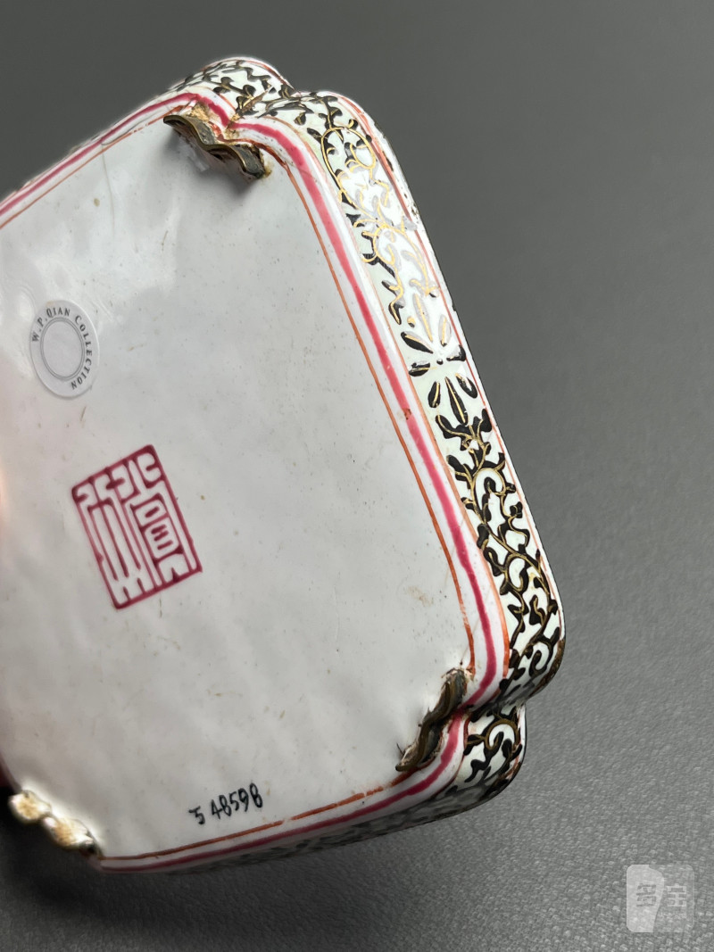 清乾隆  铜胎画珐琅人物故事图四方倭角碟（一对、带老盒） - 图16